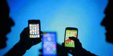 Telefonia mobile: canoni mensili in calo fino al 31% in un anno