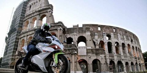 Smart mobility, italiana la prima motocicletta 100% elettrica