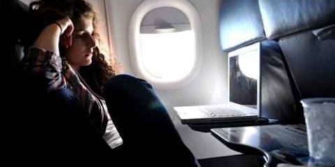 Smart device, sette passeggeri su dieci pronti ad utilizzarli in aereo