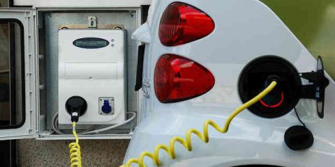 Auto elettriche in Italia, ad agosto aumentano del 90%. La Top 10 dei modelli più venduti