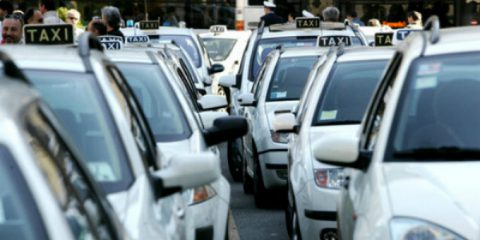 Cosedanoncredere. La protesta dei taxi rischia di danneggiare i consumatori. 4 proposte