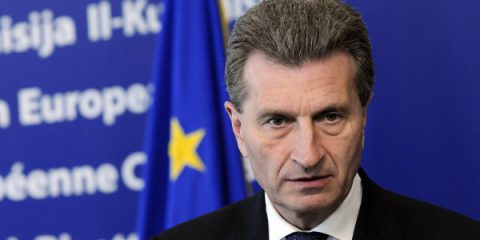 Banda ultralarga e 700 Mhz: domani Oettinger sbarca a Roma