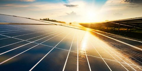 Rinnovabili, fotovoltaico crescerà del 43% nel 2022. Italia paese con più solare nel mix energetico