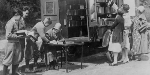 Fame di sapere: una biblioteca mobile nella New York del 1925