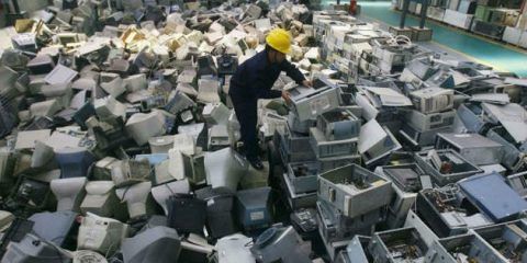 Economia circolare, tecnologia italiana per recuperare il 30% di plastica dai rifiuti elettronici