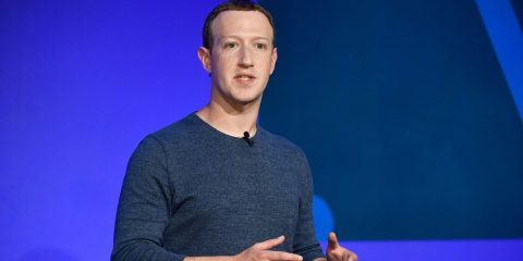 Mark Zuckerberg va avanti con la superchat da 5 miliardi di utenti