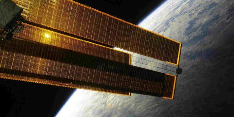 Luna, la Cina costruirà una stazione fotovoltaica orbitale