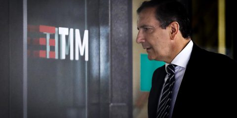 Tim, Gubitosi si dimette buonuscita di 6,9 milioni di euro
