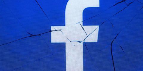 Nel 2070 su Facebook più profili di utenti deceduti che vivi. Chi accederà ai loro dati?