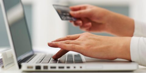 L’UE rafforza i diritti dei consumatori online e affronta il problema della “doppia qualità” dei prodotti