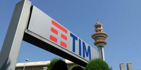 TIM, 900mila euro di multa dal Garante privacy: “Violazioni nel trattamento dati di 8.000 dipendenti”