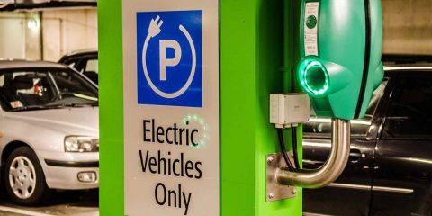 Auto elettriche: vendite a +92% a maggio, effetto ecobonus che traina il mercato nazionale