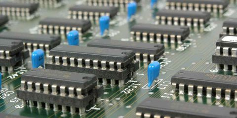 Semiconduttori, mercato previsto in crescita del 12,5% nel 2021 con 5G, Pc e Automotive