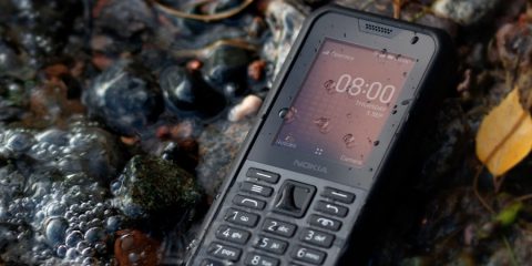 Nokia 800 Tough, telefonino indistruttibile con funzioni smart