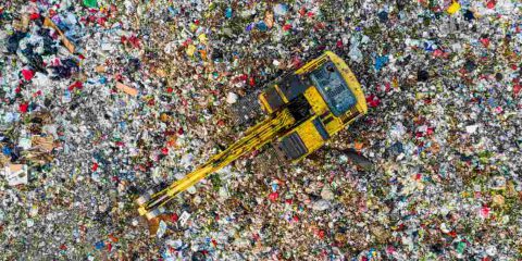 Elettrospazzatura, il mondo sommerso di rifiuti elettronici: +21% nel 2019. Meno di un quinto è riciclato