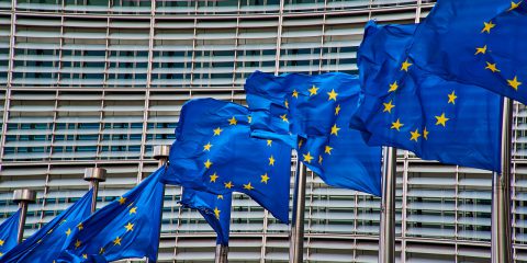 Commissione Ue, fibra FTTH o FTTB in tutte le case europee entro il 2030