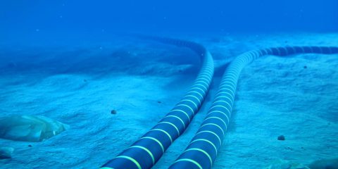 Cavi sottomarini, l’Italia pronta a diventare hub digitale del Mediterraneo per evitare il Mar Rosso