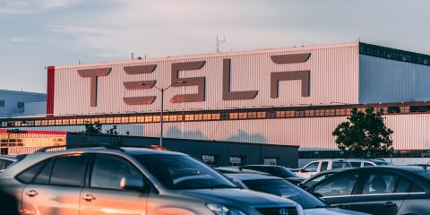Quanto costa una Tesla? Al massimo 144.990 euro