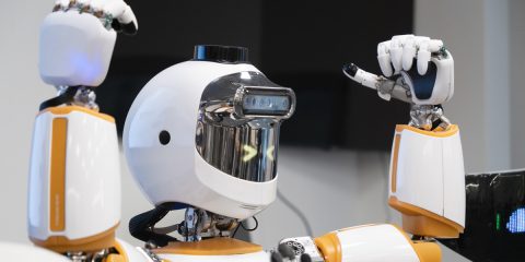 ergoCub. Pucci (IIT): “Un robot per ridurre gli infortuni sul lavoro e la tecnologia iFeel per accelerare i trattamenti riabilitativi”