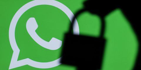 WhatsApp, il team di sicurezza di Meta scopre vulnerabilità: “La falla sfruttata dai governi per spiare gli utenti”