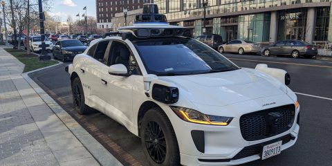 Pillole di AI. I robotaxi di Waymo sono finalmente un vero business per Google, l’AI è la sesta grande rivoluzione nel cinema