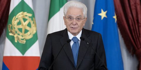 La Giornata Parlamentare. Mattarella difende l’informazione, l’Ue bacchetta l’Italia sulla Rai e il conflitto d’interessi, il decreto liste d’attesa