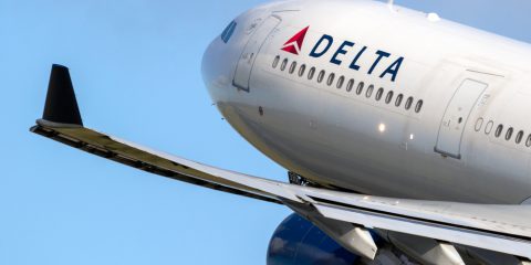 Cyber caos, CrowdStrike contro le accuse di Delta Airlines:  “L’azienda ha rifiutato il nostro aiuto”