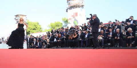 Da giovedì inizia il Festival di Venezia, la polvere sotto il red carpet