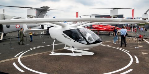 Droni, il ritardo degli aerotaxi rallenta il mercato ma nel 2030 raggiungerà 1,44 miliardi di euro (+293%)