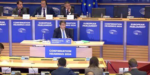 Raffaele Fitto, l’audizione all’Europarlamento: “Inclusione territoriale anche con il digitale”. Rinviato il voto finale