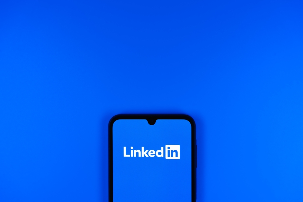 Microsoft e LinkedIn denunciati per aver divulgato dati dei clienti per l’addestramento di modelli di AI