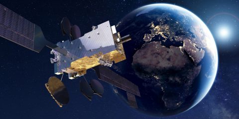 Thales Alenia Space e Hispasat al lavoro sul primo sistema al mondo di distribuzione di chiavi quantistiche per orbita geostazionaria