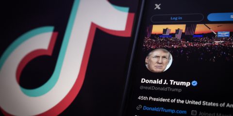 TikTok, Trump potrebbe firmare l’ordine esecutivo subito dopo il giuramento. Intanto Starlink blocca l’accesso in tutto il mondo (anche in Italia)