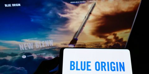 Spazio, la Blue Origin di Bezos lancia il primo razzo inaugurale New Glenn da Cape Canaveral