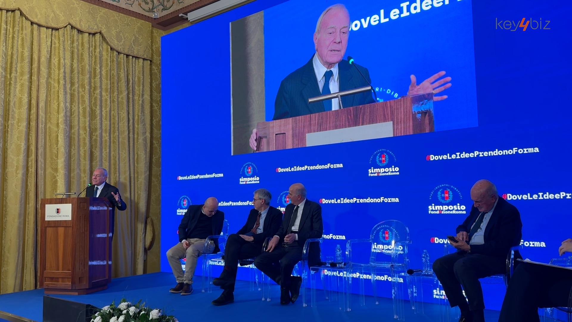 Intelligenza artificiale, Umanesimo e Emozioni, l’intervento di Gianni Letta alla Fondazione Roma: “Chi di voi si farebbe curare solo da un algoritmo?” E ricorda il prof. Scambia