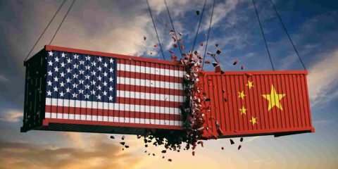 Guerra commerciale USA-Cina: nuove tariffe su petrolio, carbone e GNL americano